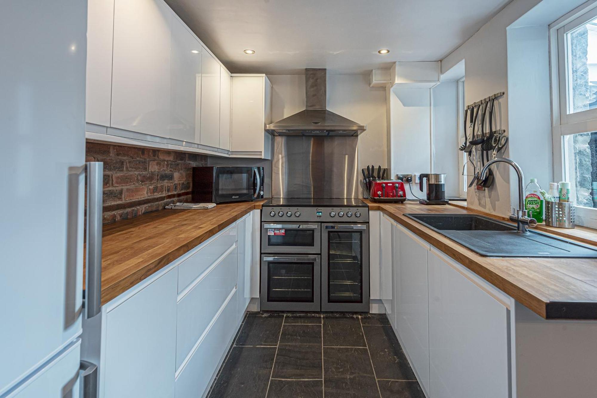 Character Townhouse In Town Centre & Superb Views Holiday home *