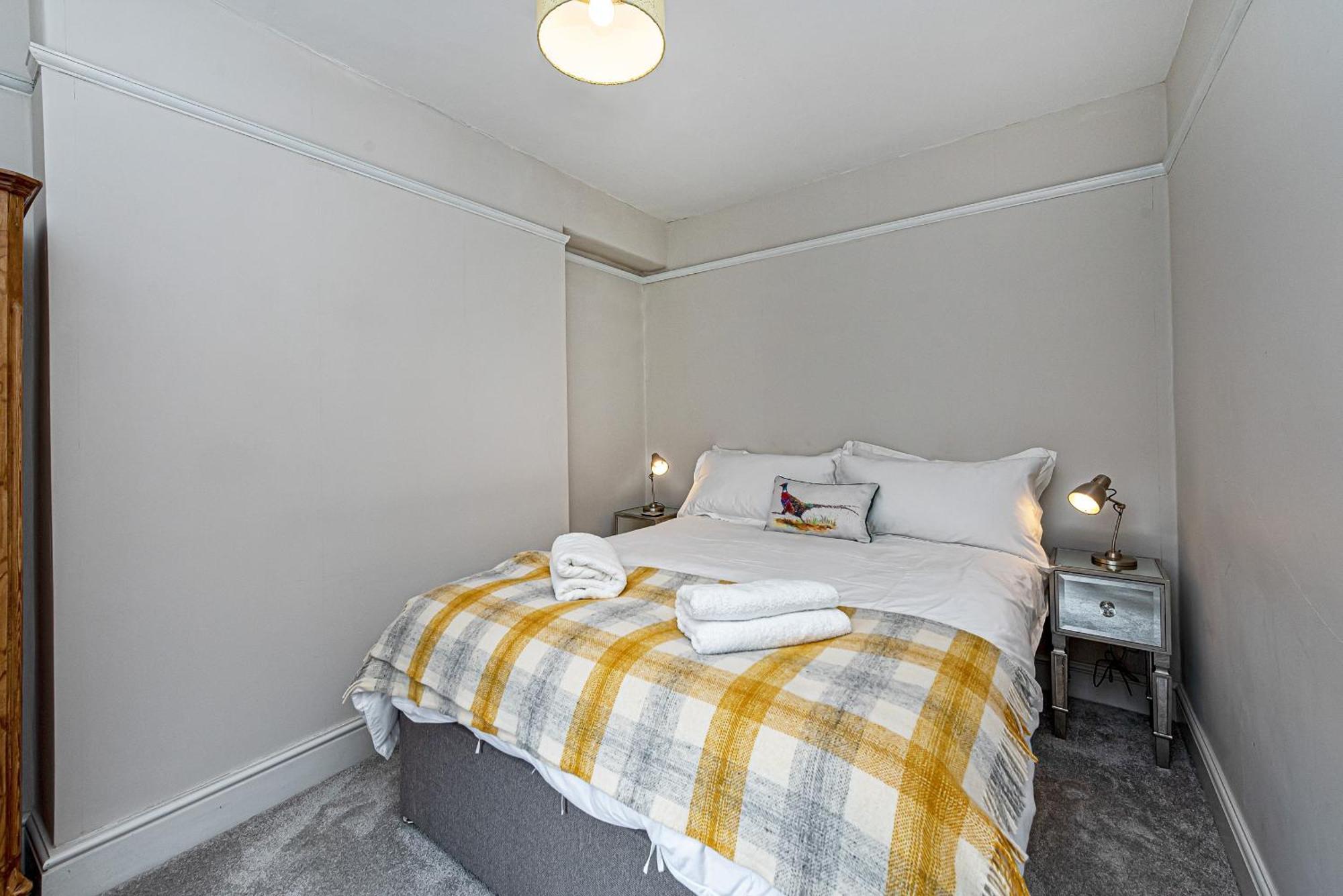 Character Townhouse In Town Centre & Superb Views * Dolgellau