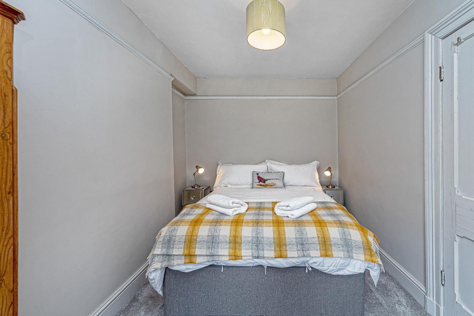 Character Townhouse In Town Centre & Superb Views Dolgellau