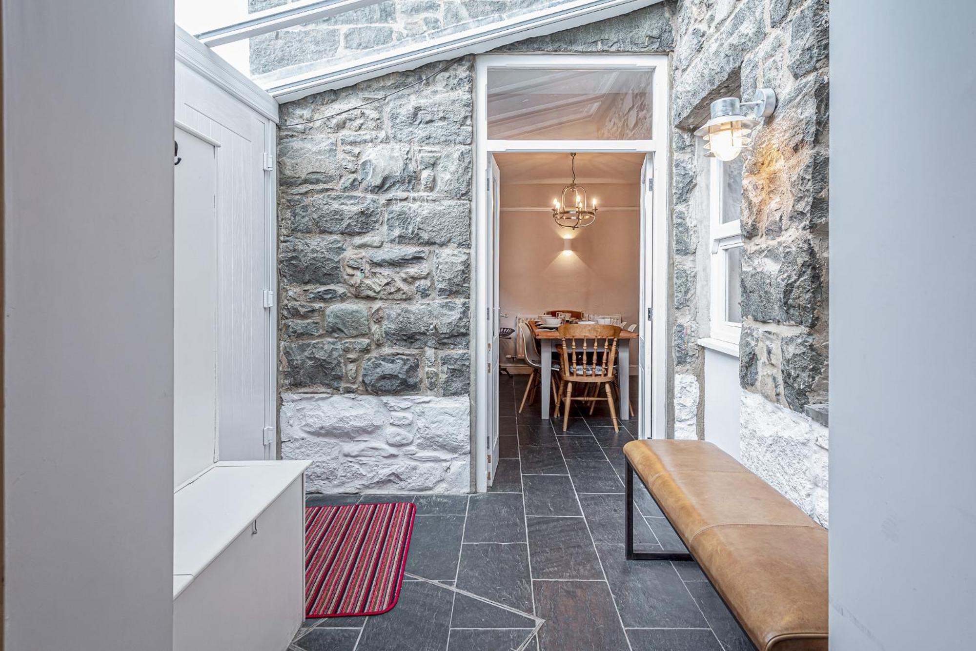 Character Townhouse In Town Centre & Superb Views * Dolgellau
