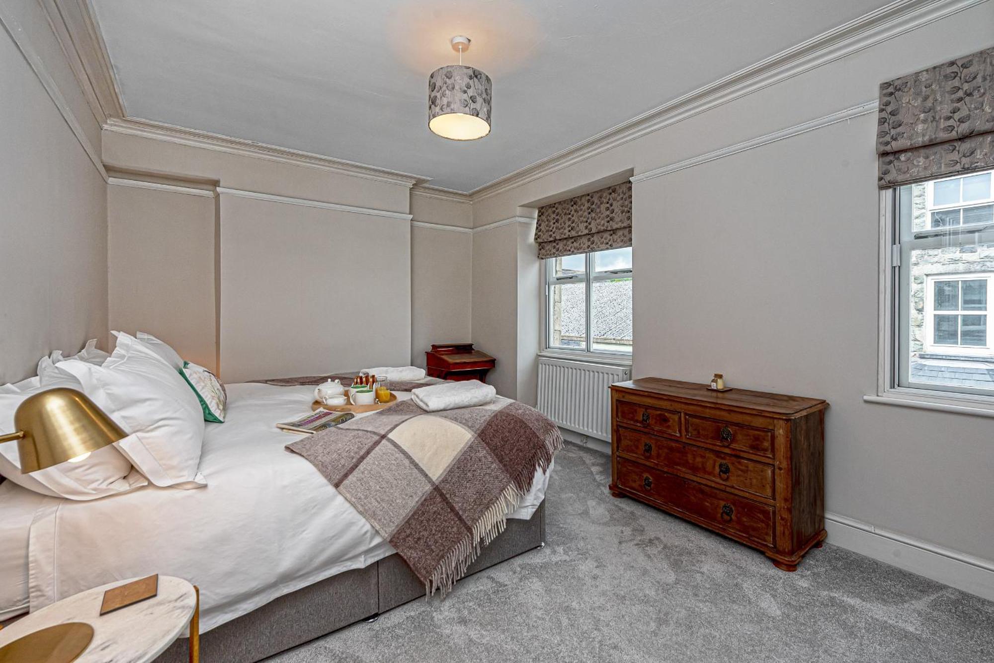 Character Townhouse In Town Centre & Superb Views Holiday home Dolgellau