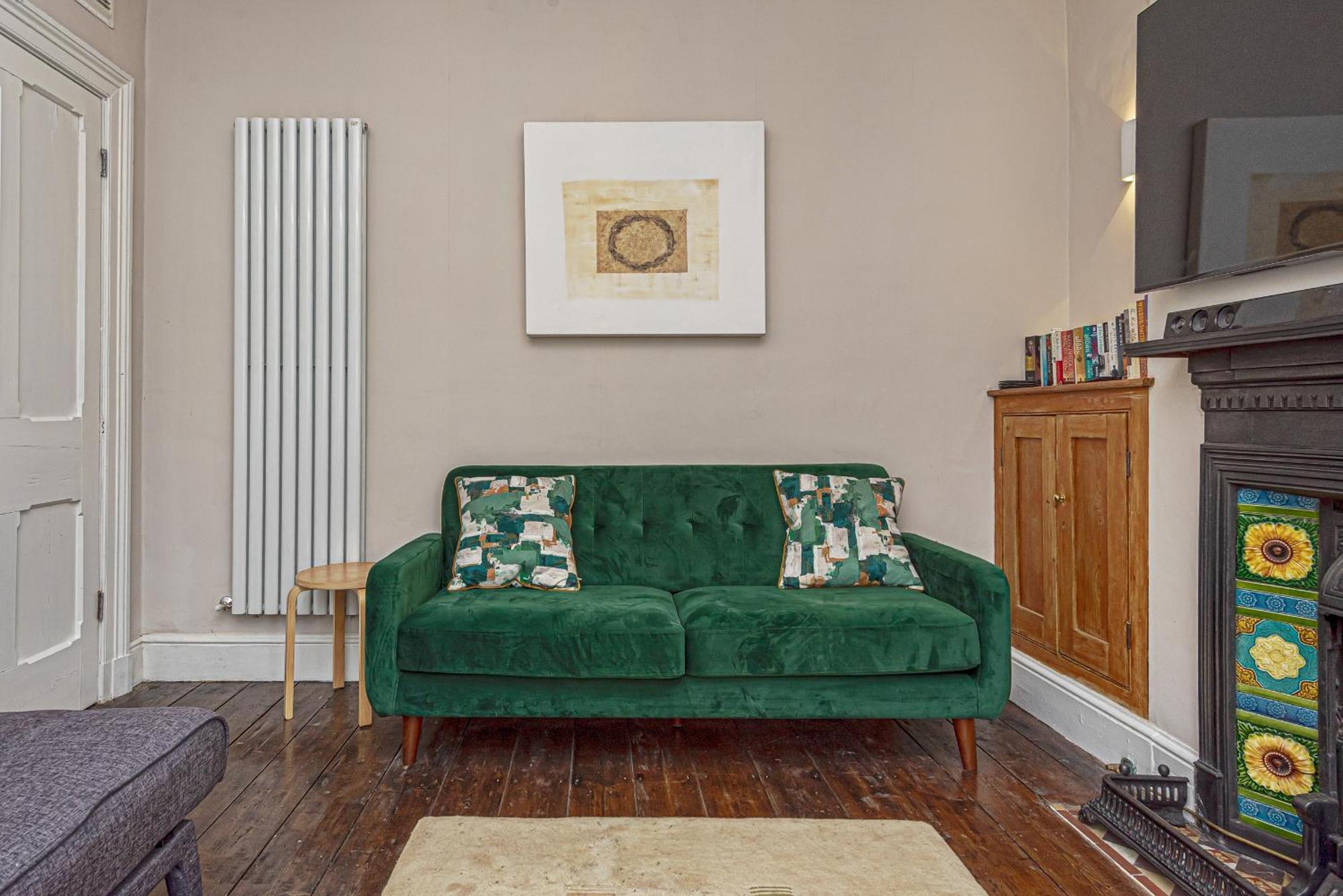 Character Townhouse In Town Centre & Superb Views Holiday home *